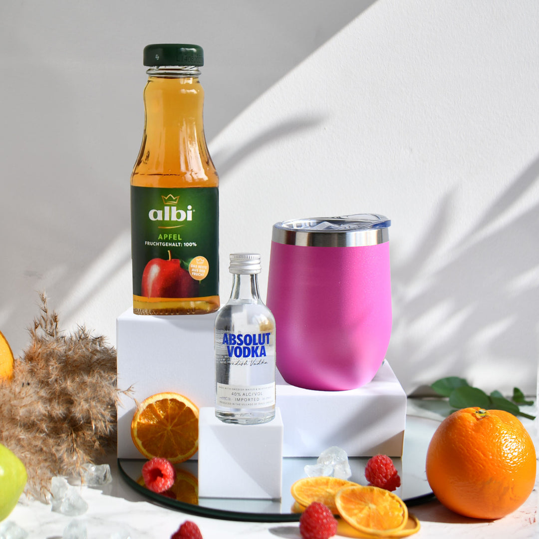 Geschenk-Set mit Becher + Wunschgravur inkl. Absolut Vodka + Mischgetränk