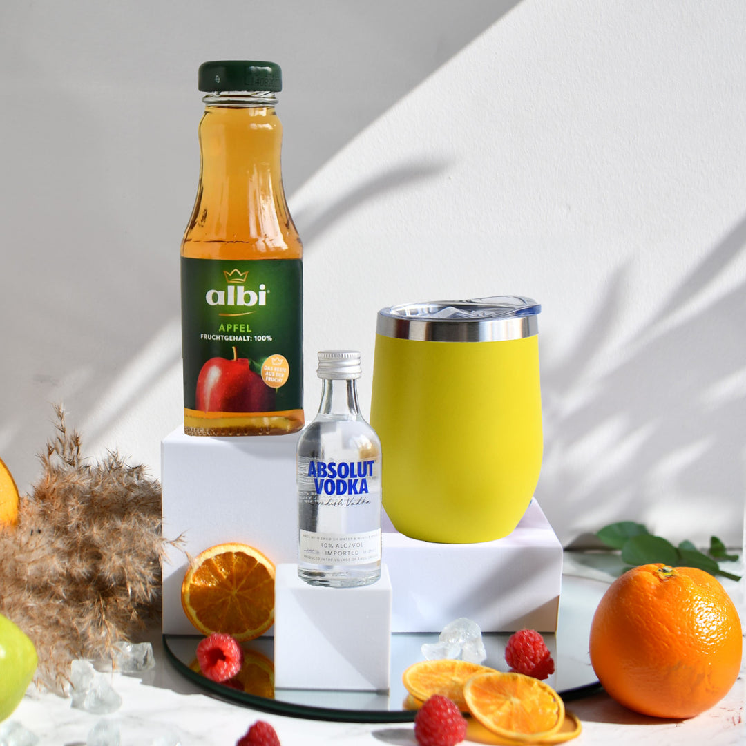 Geschenk-Set mit Becher + Wunschgravur inkl. Absolut Vodka + Mischgetränk