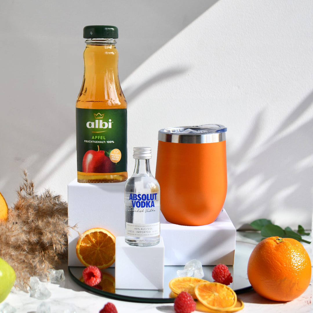 Geschenk-Set mit Becher + Wunschgravur inkl. Absolut Vodka + Mischgetränk