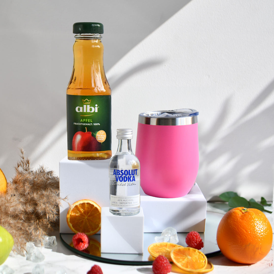 Geschenk-Set mit Becher + Wunschgravur inkl. Absolut Vodka + Mischgetränk