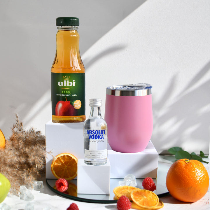 Geschenk-Set mit Becher + Wunschgravur inkl. Absolut Vodka + Mischgetränk