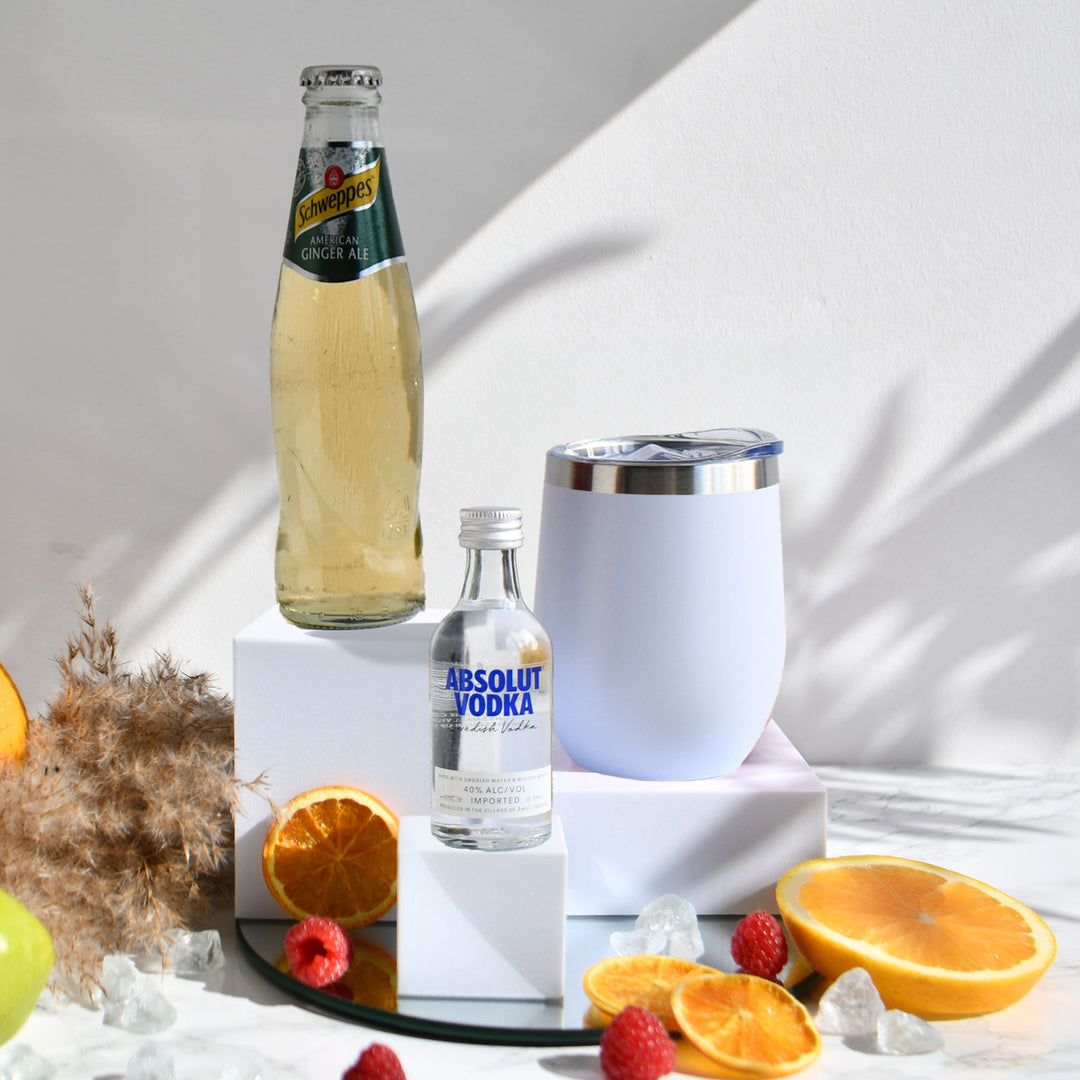 Geschenk-Set mit Becher + Wunschgravur inkl. Absolut Vodka + Mischgetränk