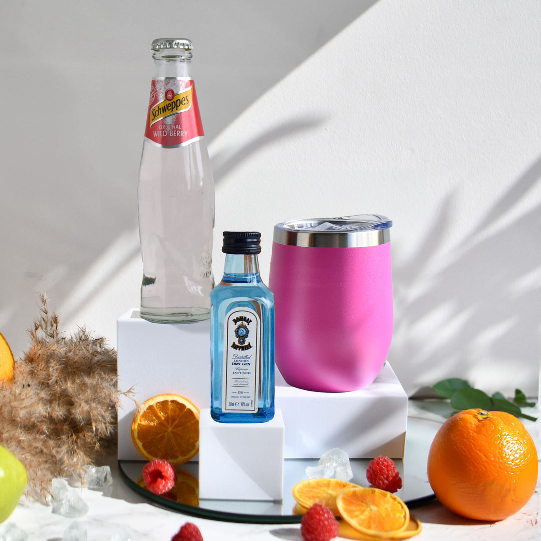 Geschenk-Set mit Becher + Wunschgravur inkl. Bombay Sapphire + Mischgetränk