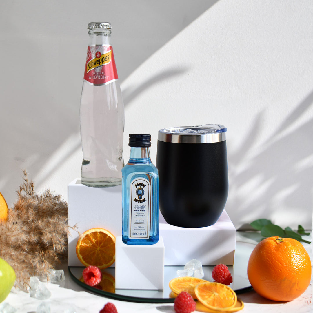 Geschenk-Set mit Becher + Wunschgravur inkl. Bombay Sapphire + Mischgetränk