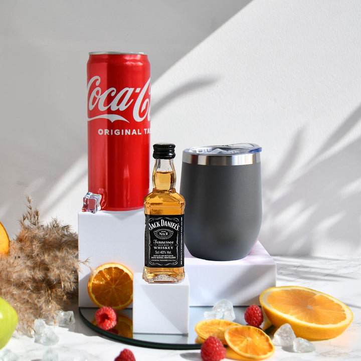 Geschenk-Set mit Becher + Wunschgravur inkl. Jack Daniels Whiskey + Mischgetränk