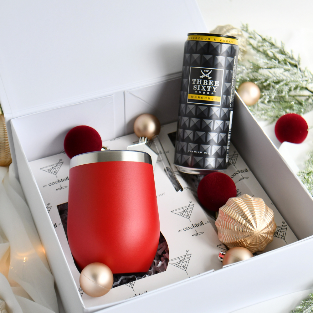 Geschenkset mit rotem Edelstahlbecher und THREE SIXTY Vodka Maracuja 