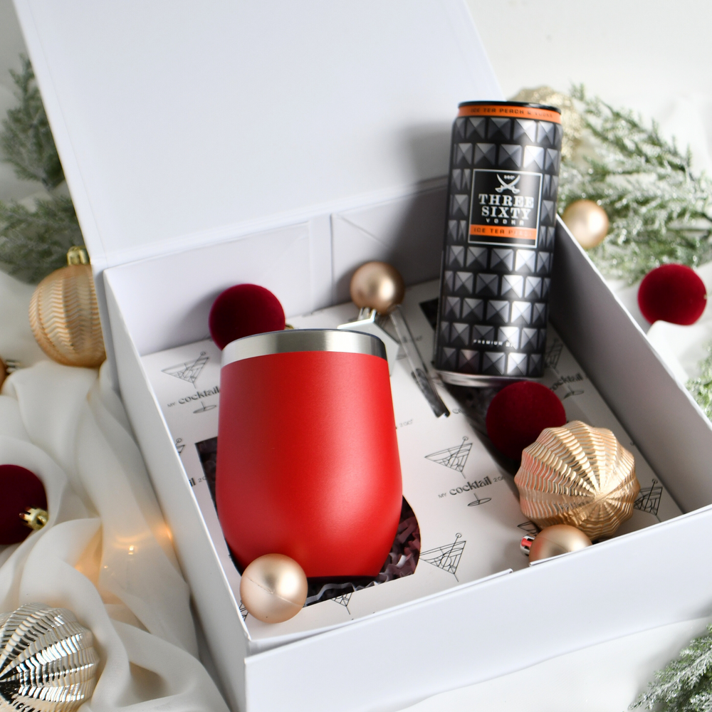 Geschenkset mit pinker personalisiertem Edelstahlbecher und THREE SIXTY Vodka Ice Tea Peach