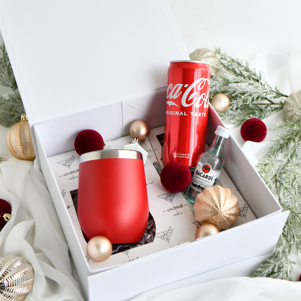 Geschenkset mit rotem personalisiertem Edelstahlbecher und Bacardi Rum 0.02L mit Softdrink deiner Wahl