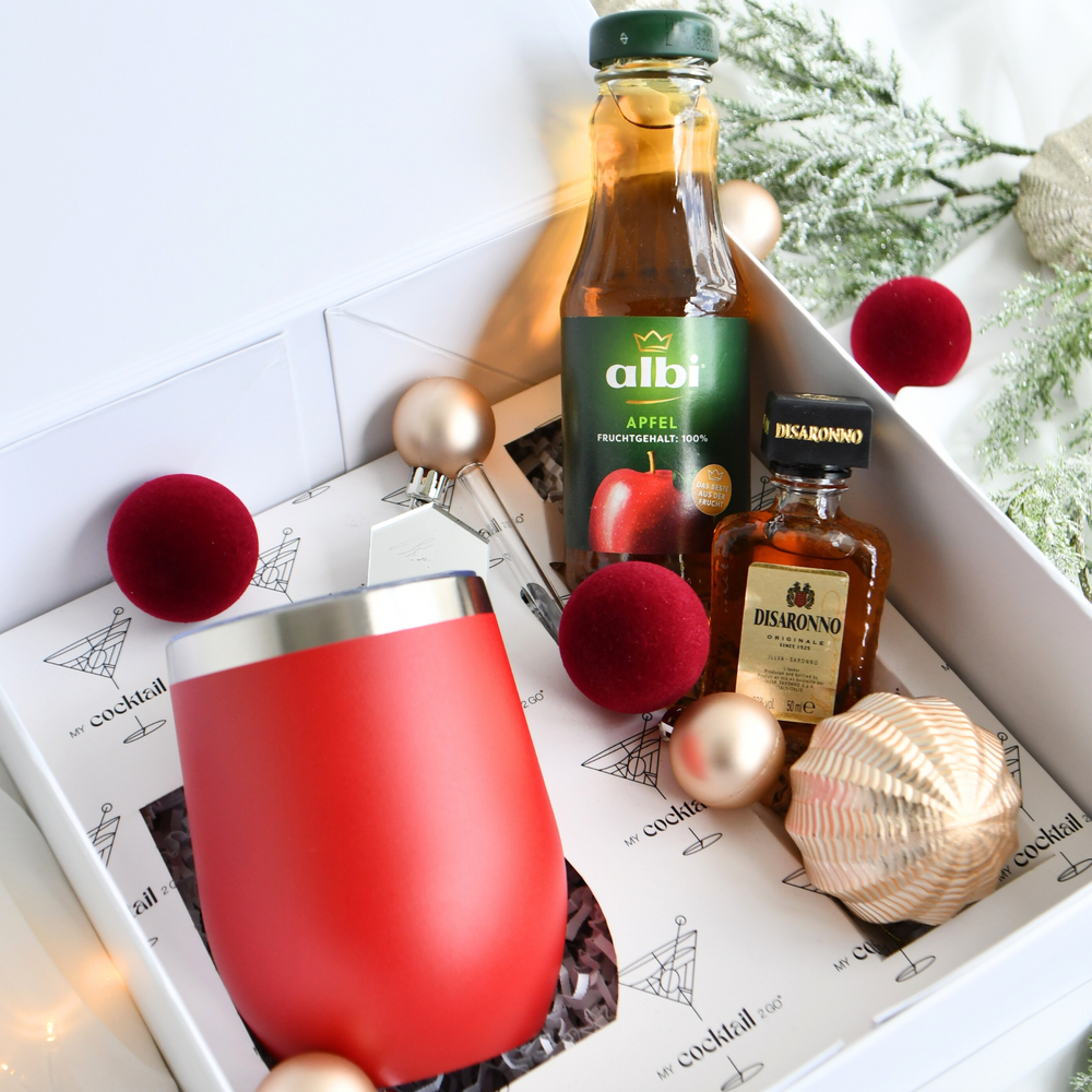 Geschenkset mit rotem personalisiertem Edelstahlbecher und Amaretto Disarrono 0.02L mit Saft deiner Wahl