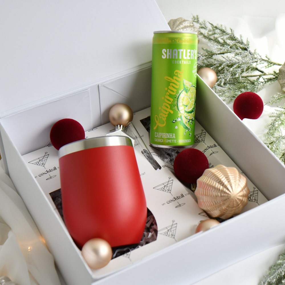 Geschenkset mit rotem personalisiertem Edelstahlbecher und Shatlers Caipirinha