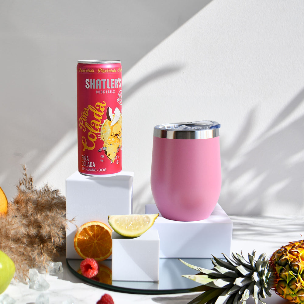 rosaner personalisierter Edelstahlbecher mit Shatlers Piña Colada