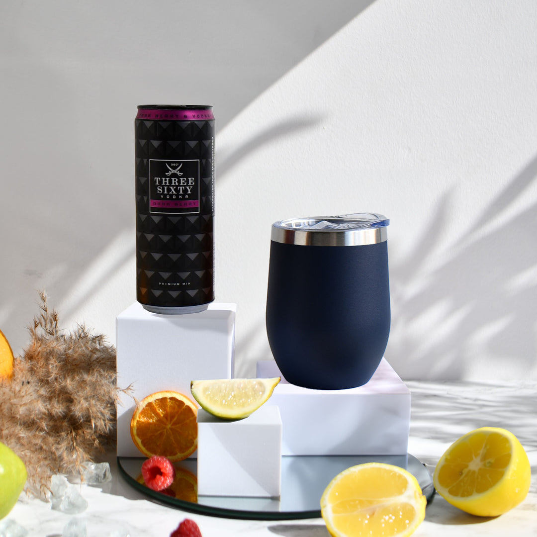 Geschenk-Set mit Becher + Wunschgravur inkl. THREE SIXTY Vodka Dark Berry