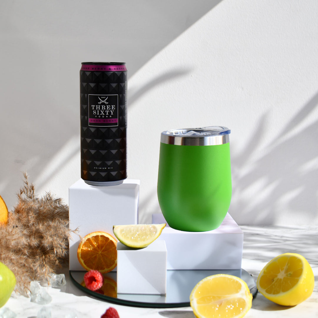 Geschenk-Set mit Becher + Wunschgravur inkl. THREE SIXTY Vodka Dark Berry