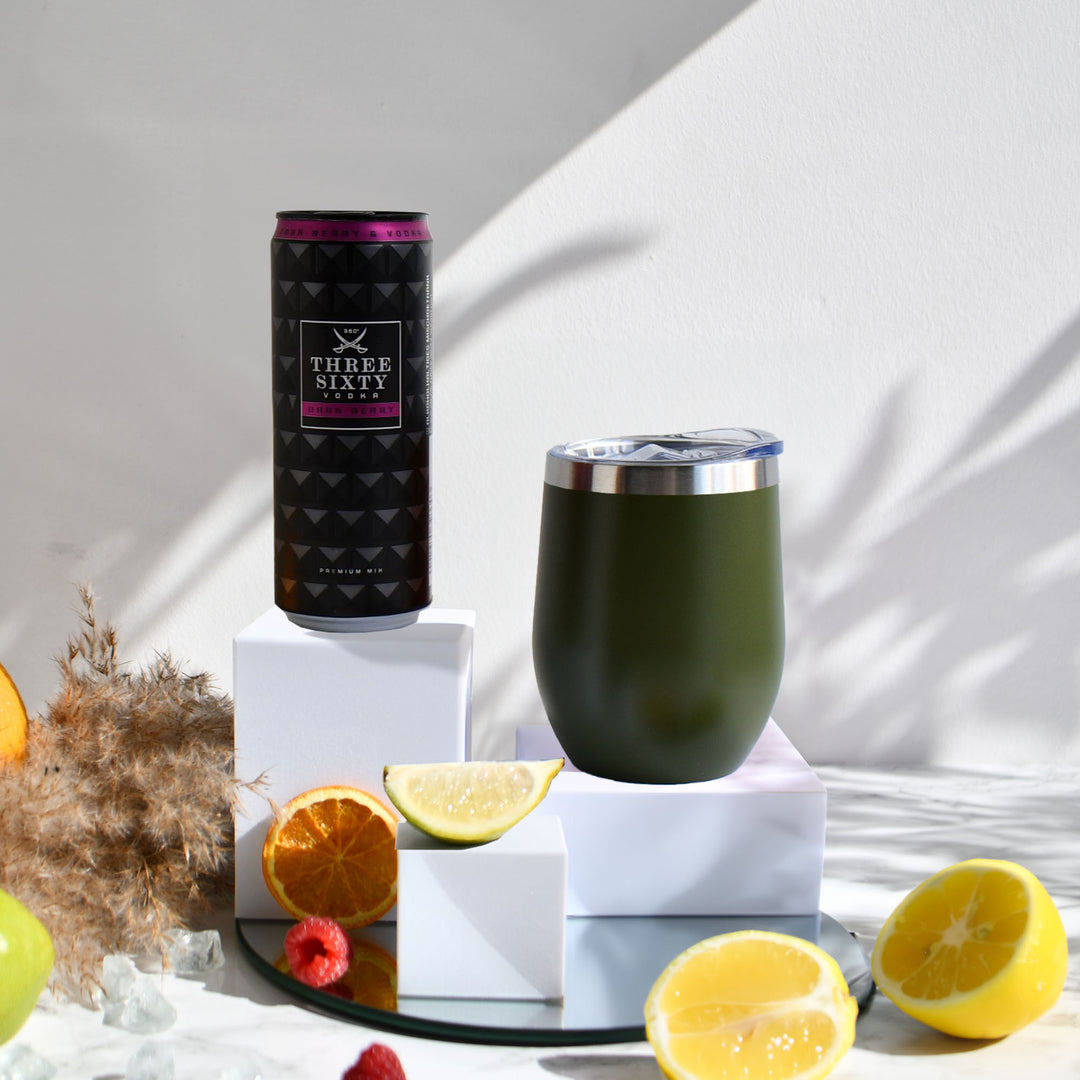 Geschenk-Set mit Becher + Wunschgravur inkl. THREE SIXTY Vodka Dark Berry