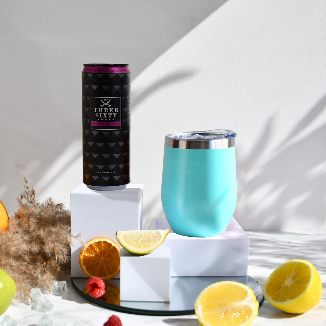 Geschenk-Set mit Becher + Wunschgravur inkl. THREE SIXTY Vodka Dark Berry